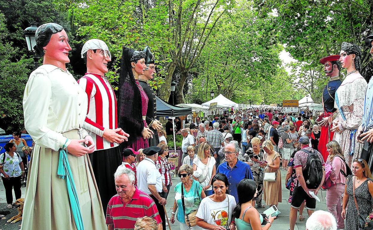 Desde primera hora se juntaron los entusiastas devotos que se calzaron las botas por la noche para llegar a las primeras eucaristías con los que subieron por la mañana. 
