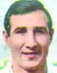 Imagen secundaria 2 - A la izquierda, once mirandesista en la década de los 40. miranda deportiva. A la derecha, Arregui, goleador alavesista en los dos primeros partidos contra el Mirandés.