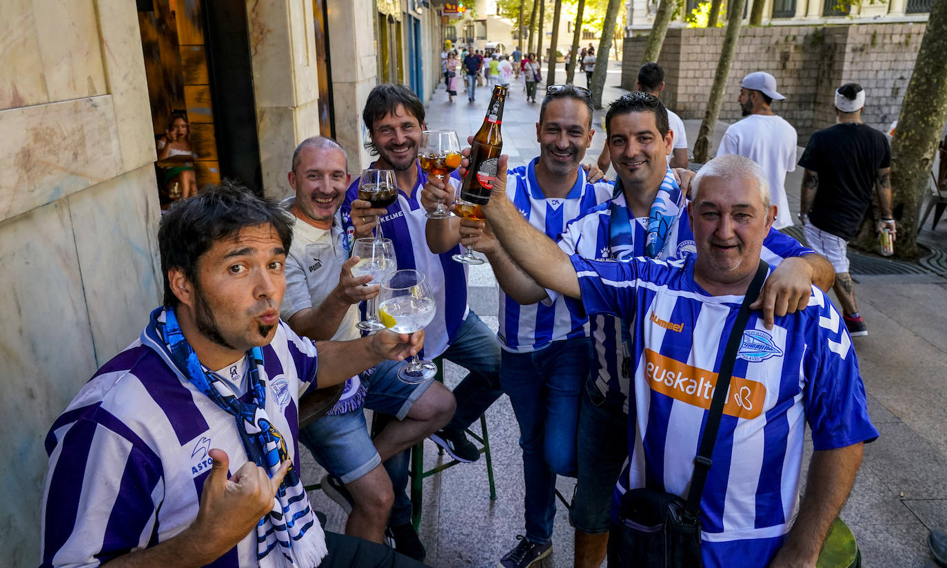 Fotos: Ambientazo en Mendizorroza contra el Mirandés
