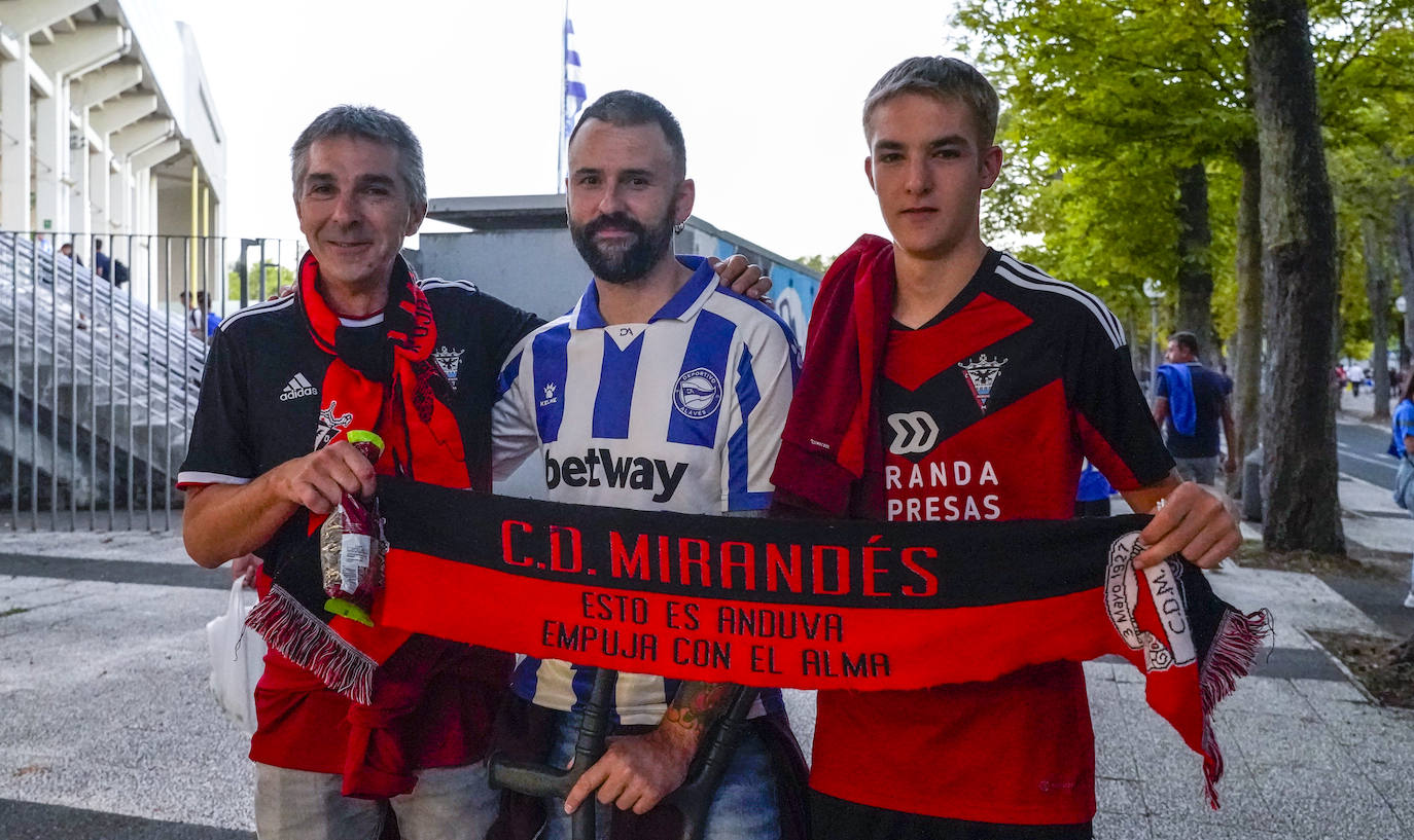 Fotos: Ambientazo en Mendizorroza contra el Mirandés