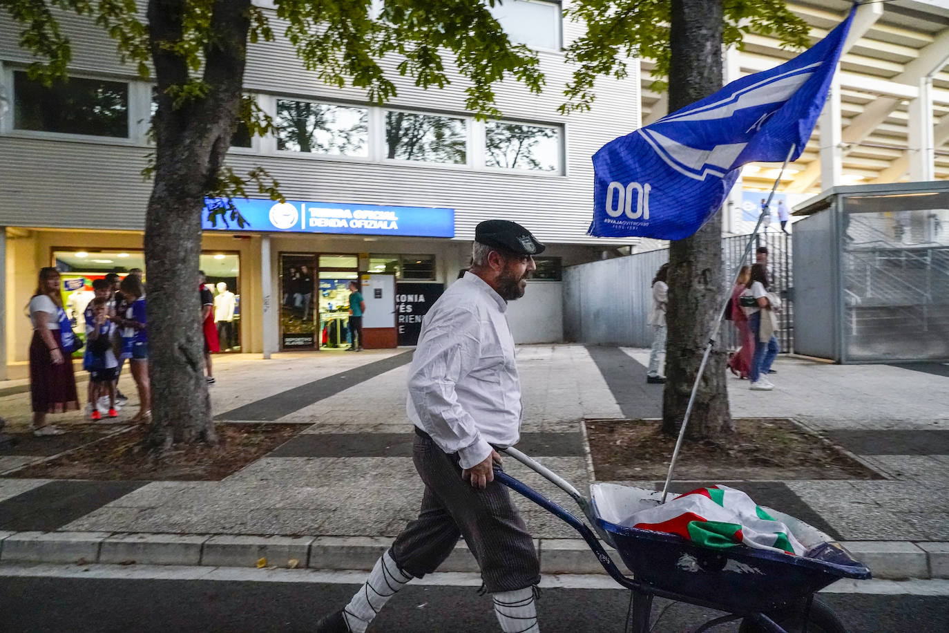 Fotos: Ambientazo en Mendizorroza contra el Mirandés