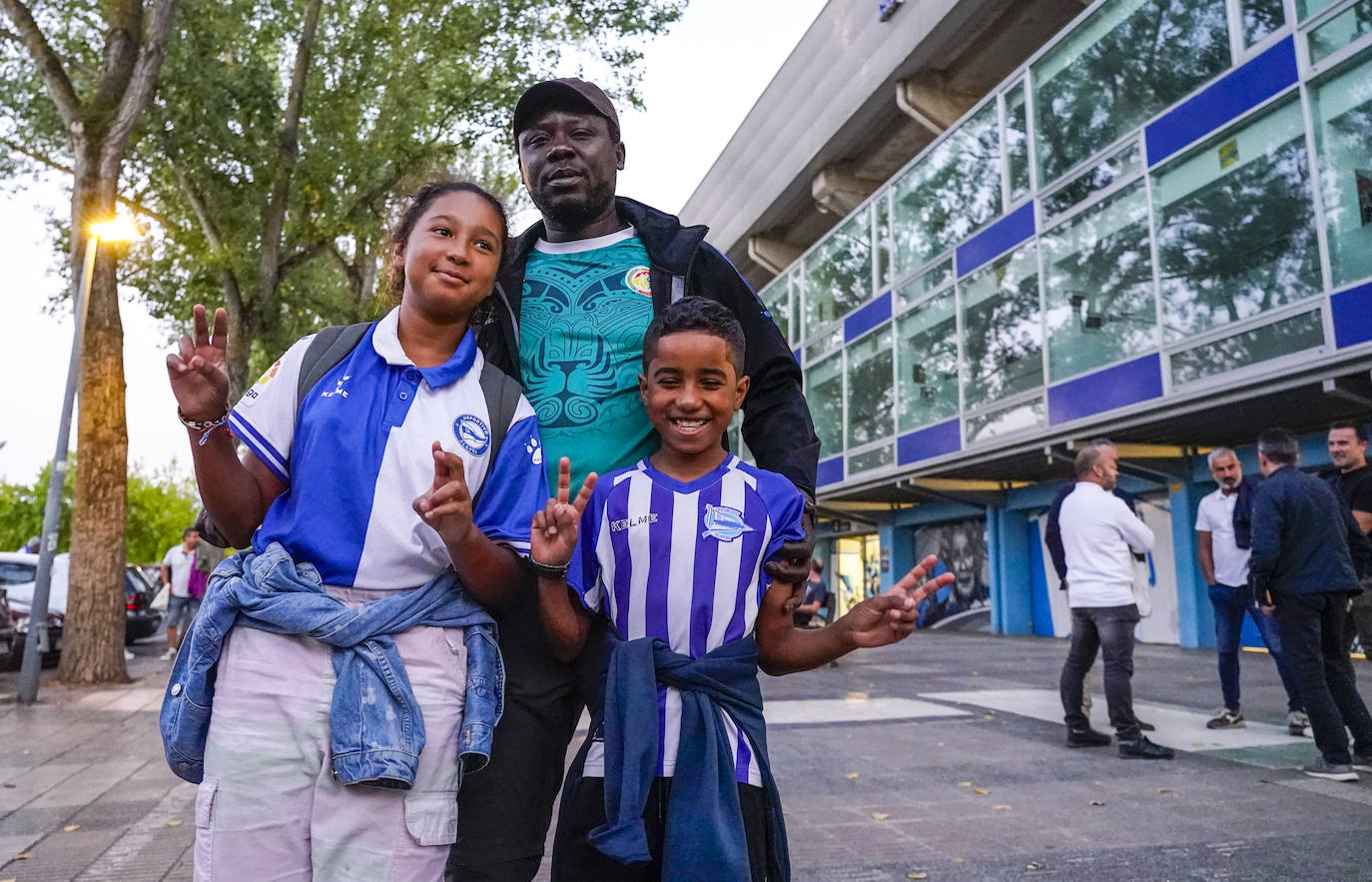 Fotos: Ambientazo en Mendizorroza contra el Mirandés