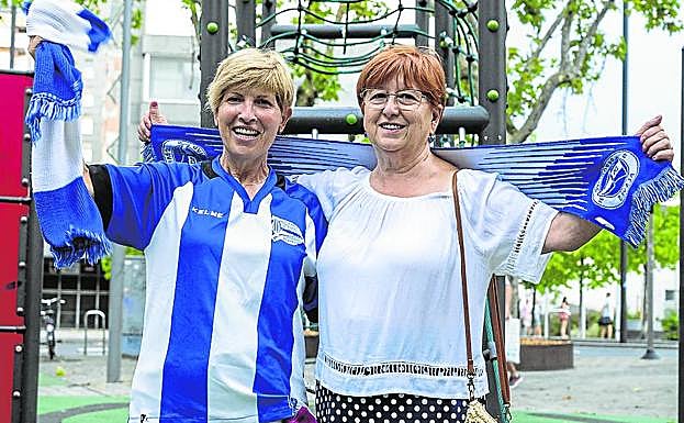 Charo, a la izquierda, y Elvira llevan más de veinte años de socias.