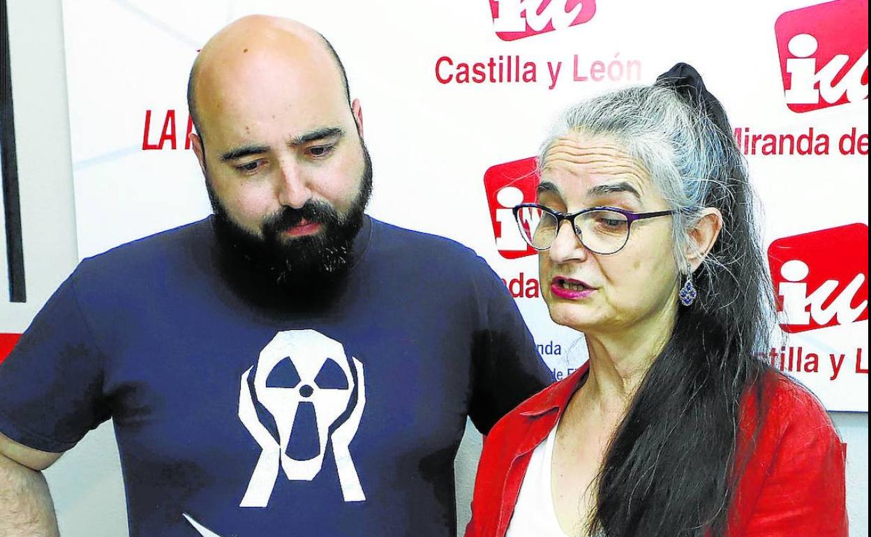 Guillermo Ubieto y Charo Díez, concejales de Izquierda Unida. 