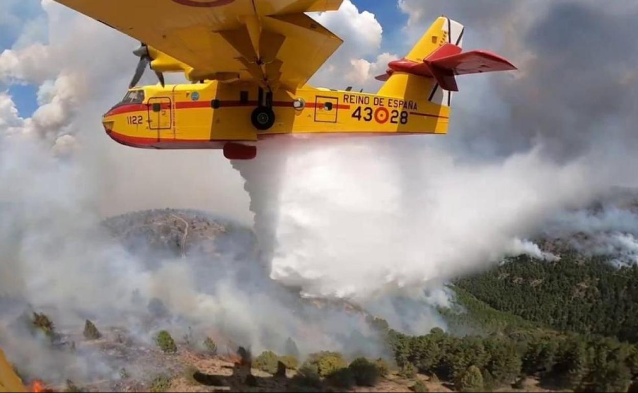 Los Bomberos Apagan El Perímetro Del Incendio De Bejís Pero Hay Otros ...