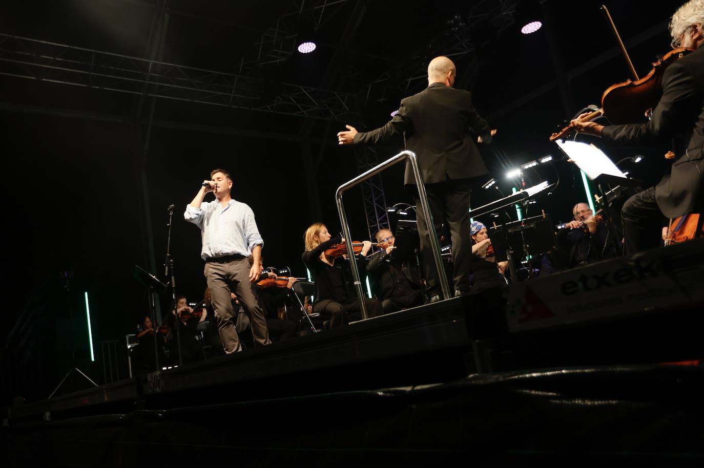 Fotos: El concierto de Mikel Urdangarin junto a la BOS ayer en Abandoibarra