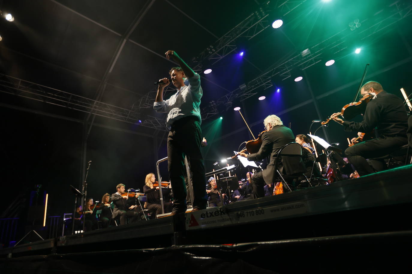 Fotos: El concierto de Mikel Urdangarin junto a la BOS ayer en Abandoibarra