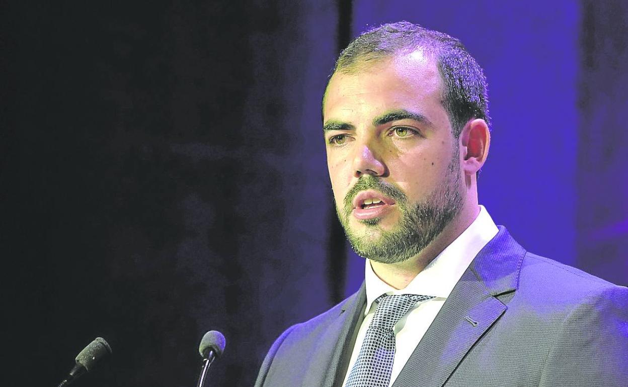 Gorka Ortiz de Zarate se ha convertido en el primer español en recoger la Medalla Taylor. 