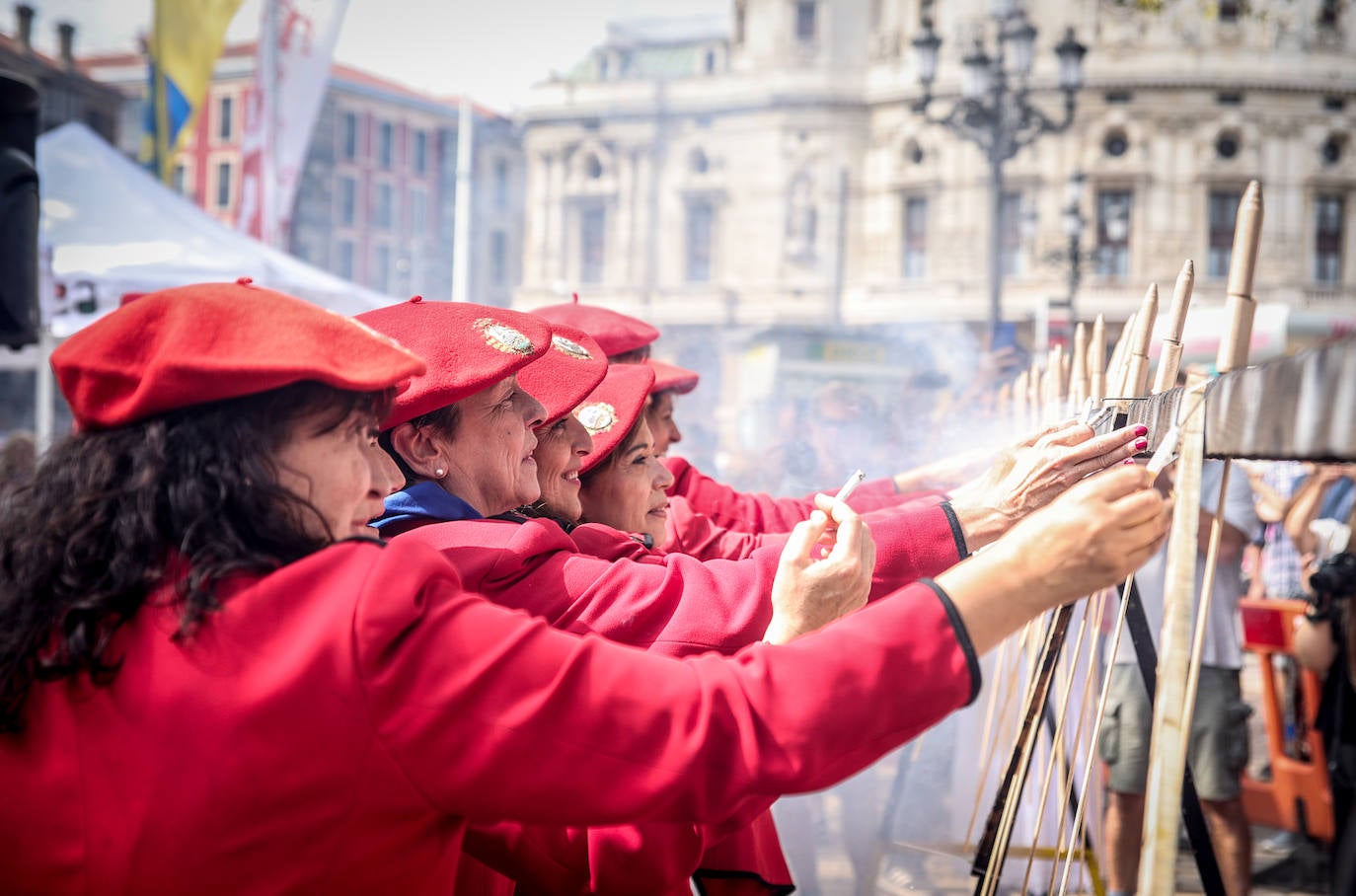 Fotos: Más de 20 txupineras de la Aste Nagusia se reúnen en las fiestas en la tradicional jornada de hermanamiento