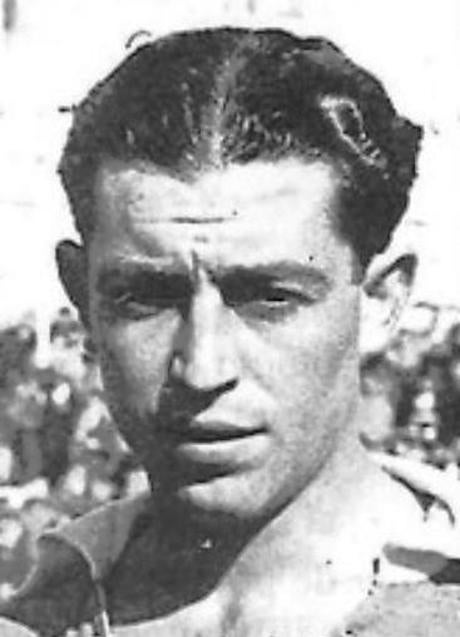 Imagen - El futbolista Manuel Arana, que renovó con el Alavés gracias a las aportaciones de una suscripción popular. BDFUTBol 