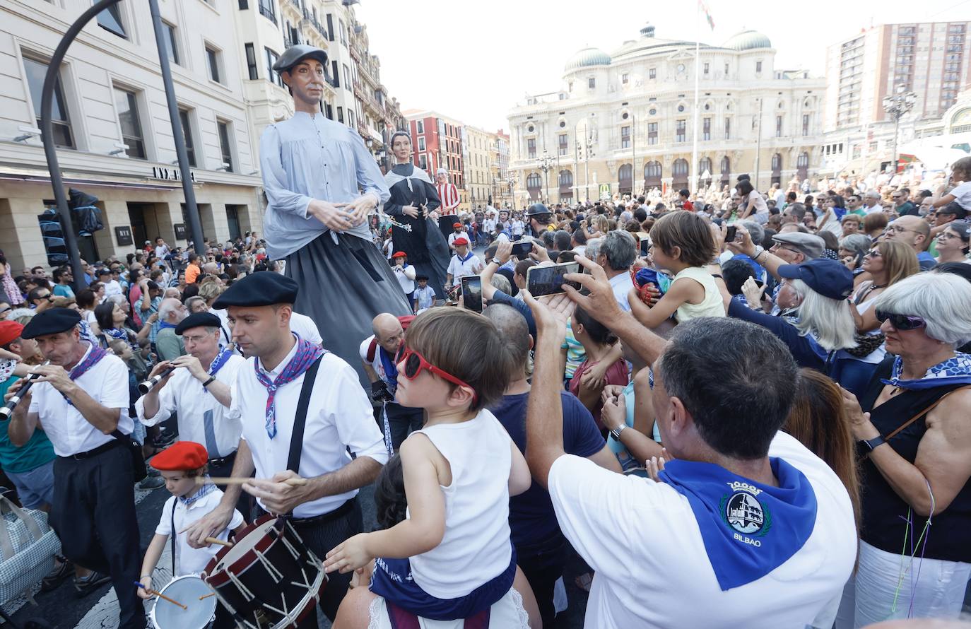Fotos: Baile de todos los gigantes, reunión de caniches... las imágenes del último día de fietas