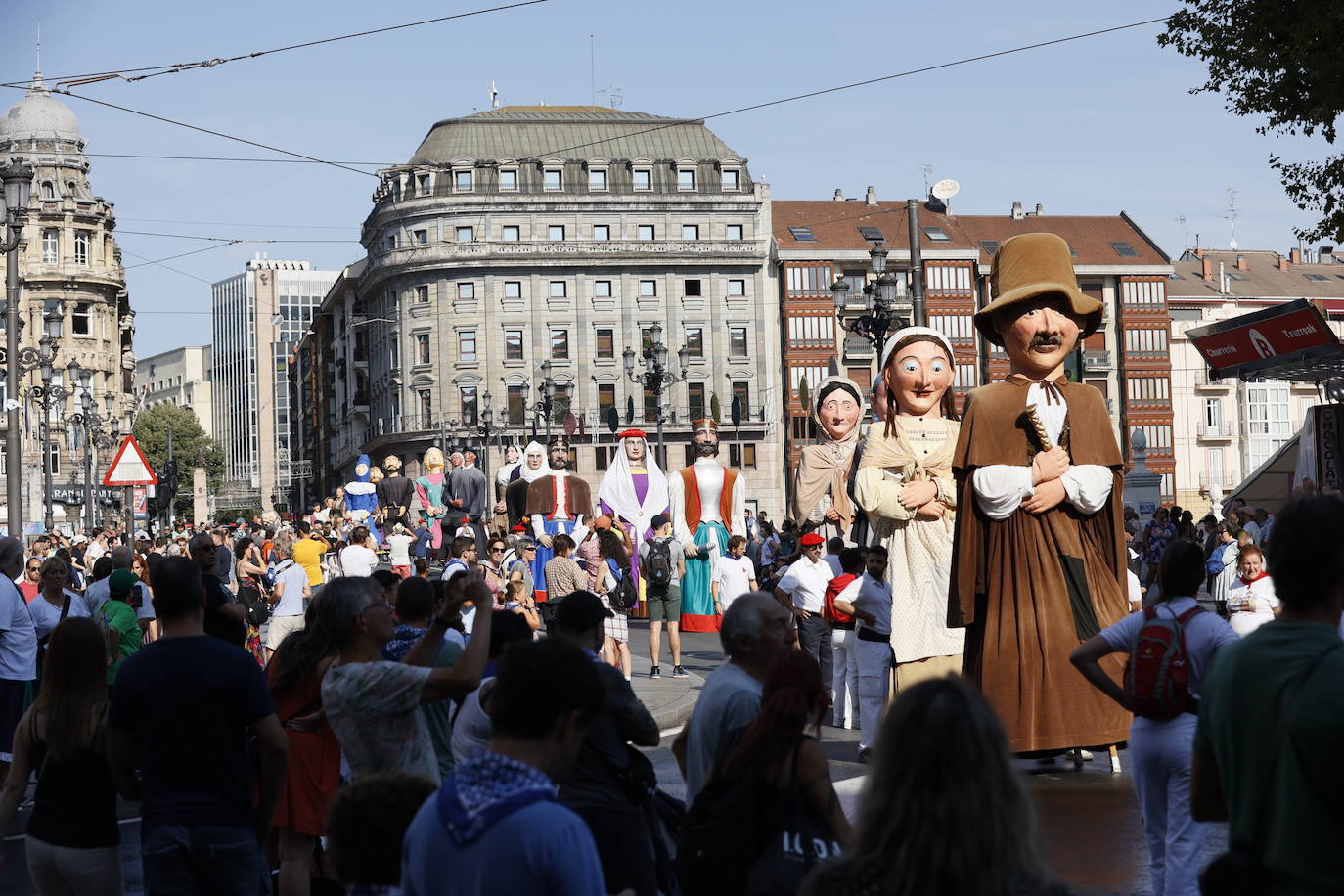 Fotos: Baile de todos los gigantes, reunión de caniches... las imágenes del último día de fietas