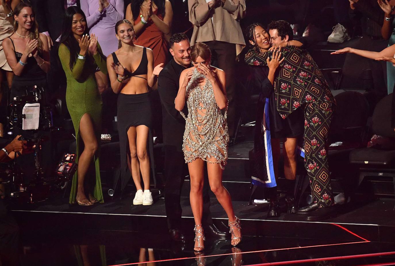 La cantautora estadounidense Taylor Swift, muy emocionada después de ganar el premio al Video del año.