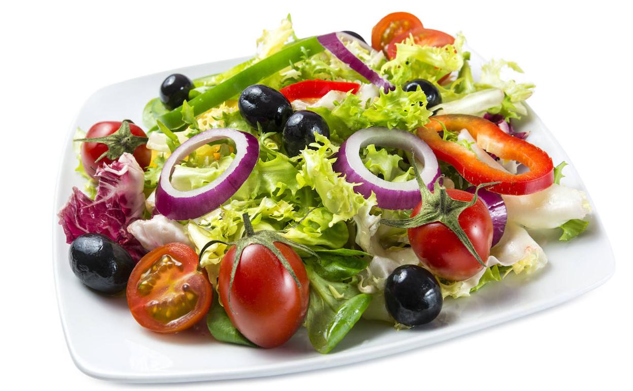 Superalimento | La ensalada minimiza los daños de las carnes rojas