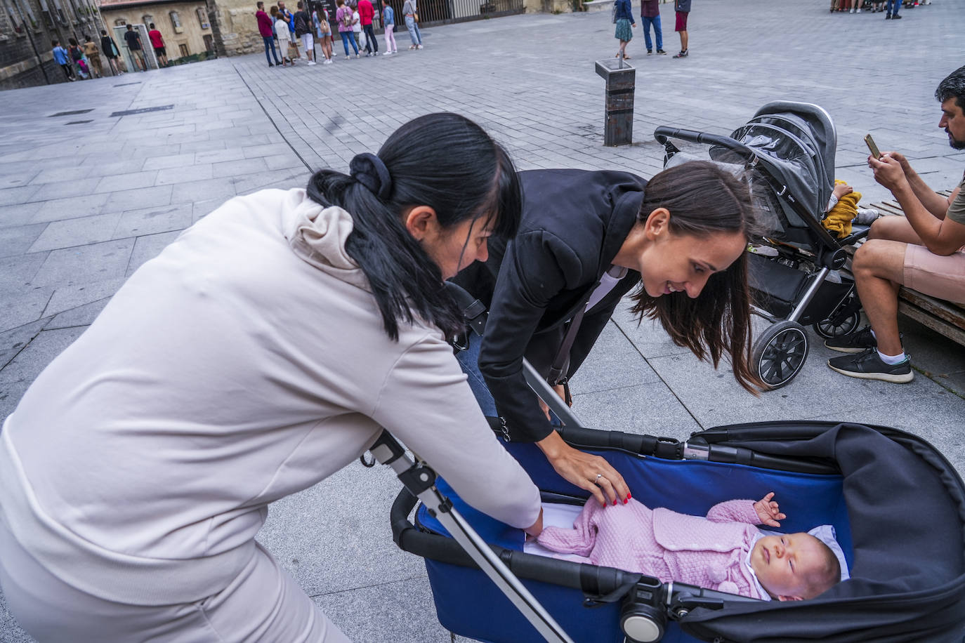 Fotos: Refugiados ucranianos hacen un vista turística por la &#039;almendra&#039;