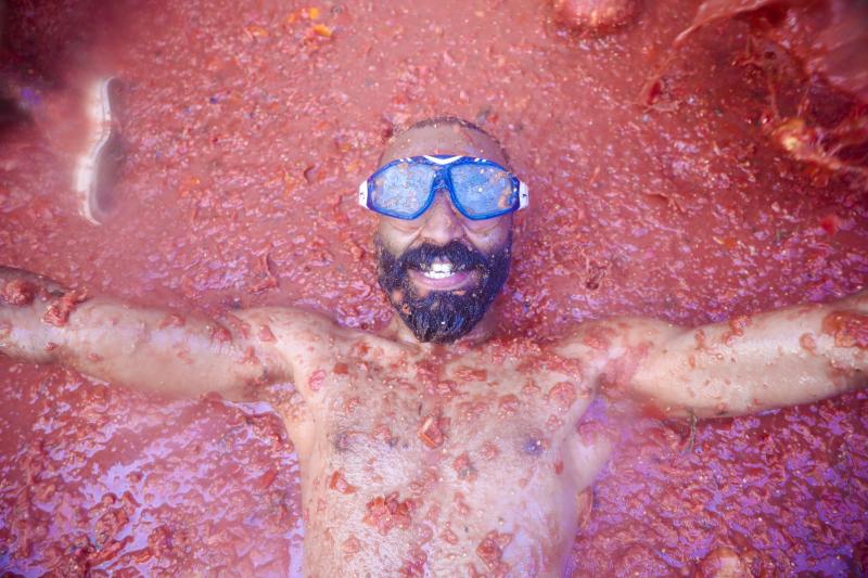 Fotos: Vuelve la fiesta del tomate a las calles de Buñol tras dos años de parón