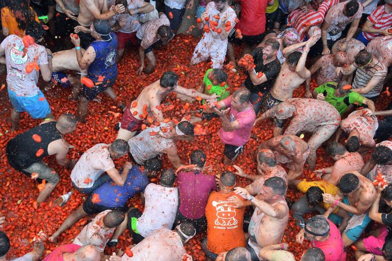 Fotos: Vuelve la fiesta del tomate a las calles de Buñol tras dos años de parón