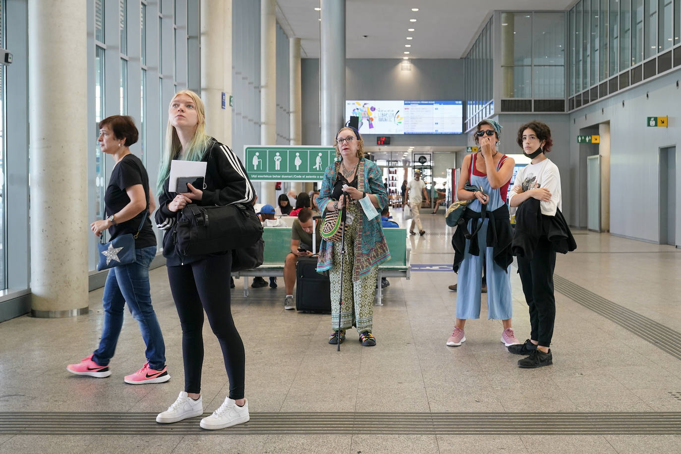 Fotos: Satisfacción entre los alaveses en el primer día de descuentos en el transporte público