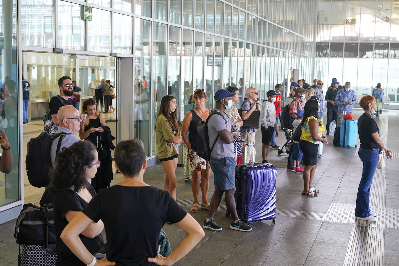 Fotos: Satisfacción entre los alaveses en el primer día de descuentos en el transporte público