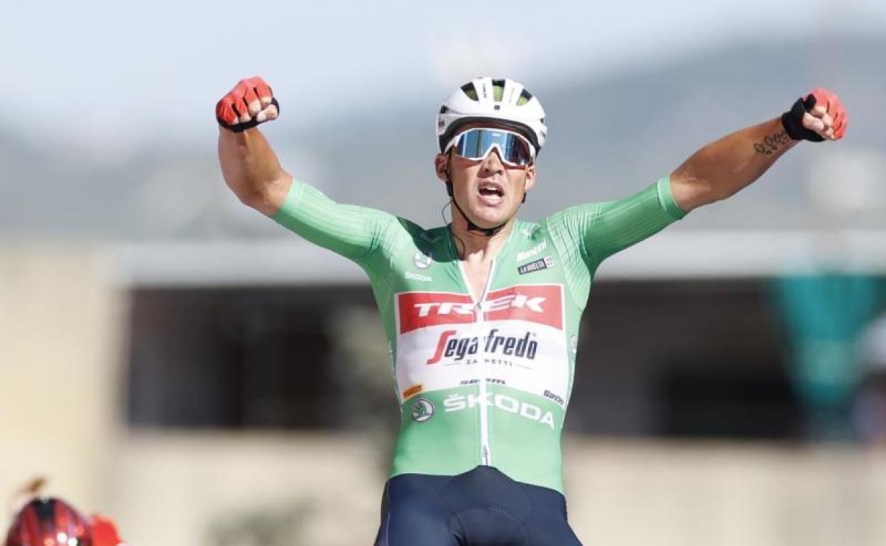 Mads Pedersen, ganador en la meta de Montilla. 