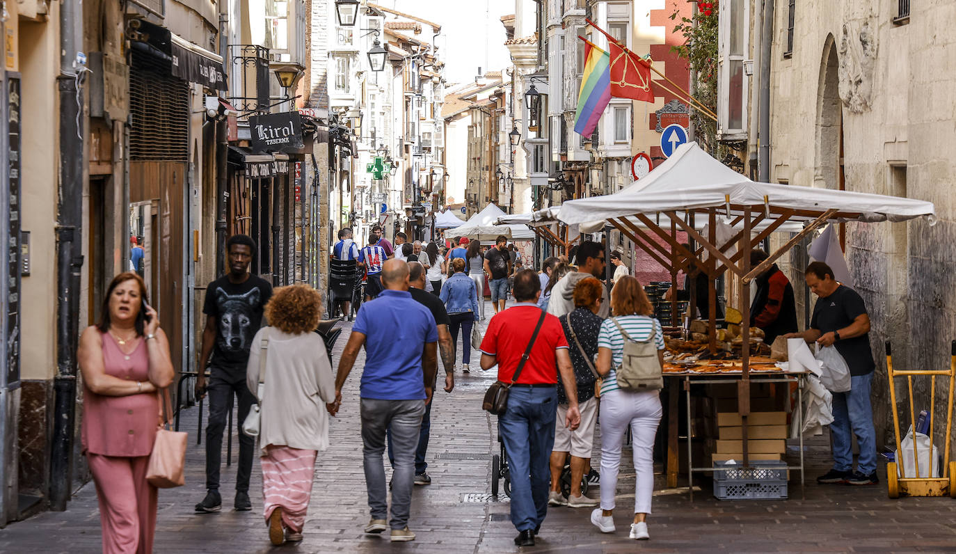 Fotos: El Mercado de la Almendra resucita al Casco Medieval de su letargo veraniego