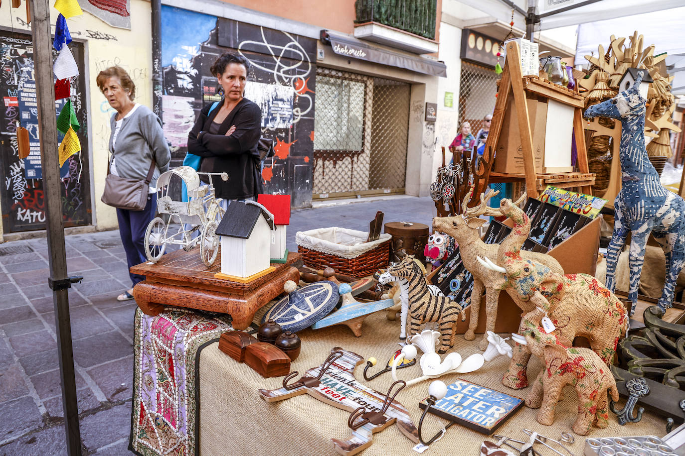 Fotos: El Mercado de la Almendra resucita al Casco Medieval de su letargo veraniego