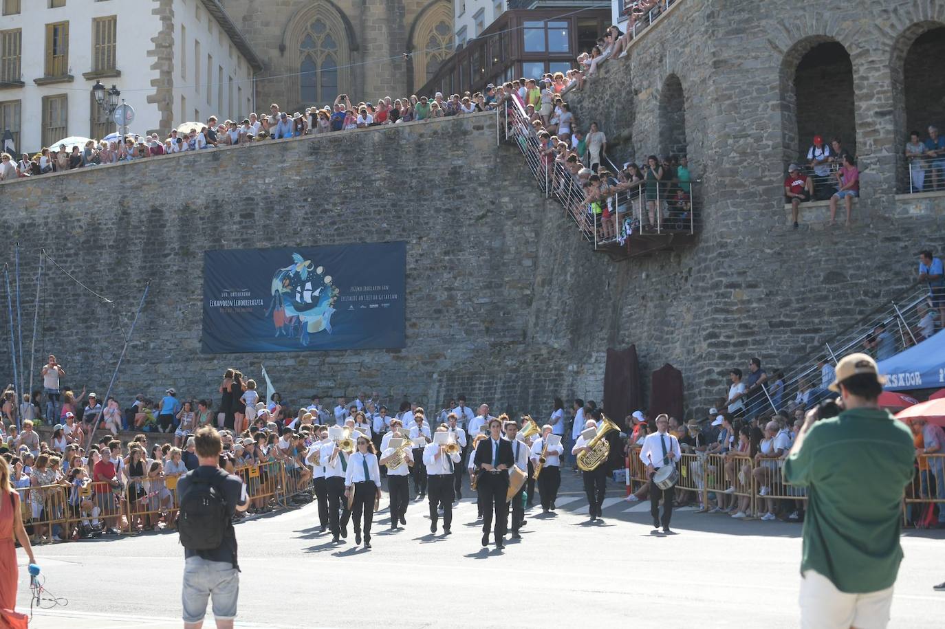 Fotos: Las mejores imágenes del desembarco de Elcano en Getaria