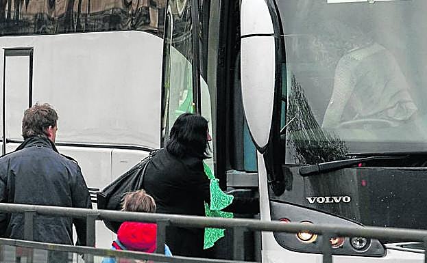 La falta de acuerdo en las tarifas del transporte amenaza el inicio del curso en la red pública