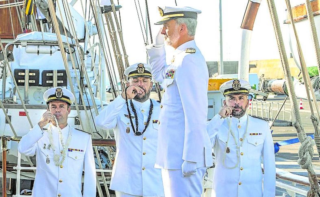 El Rey, durante la parada militar en Sanlucar. 