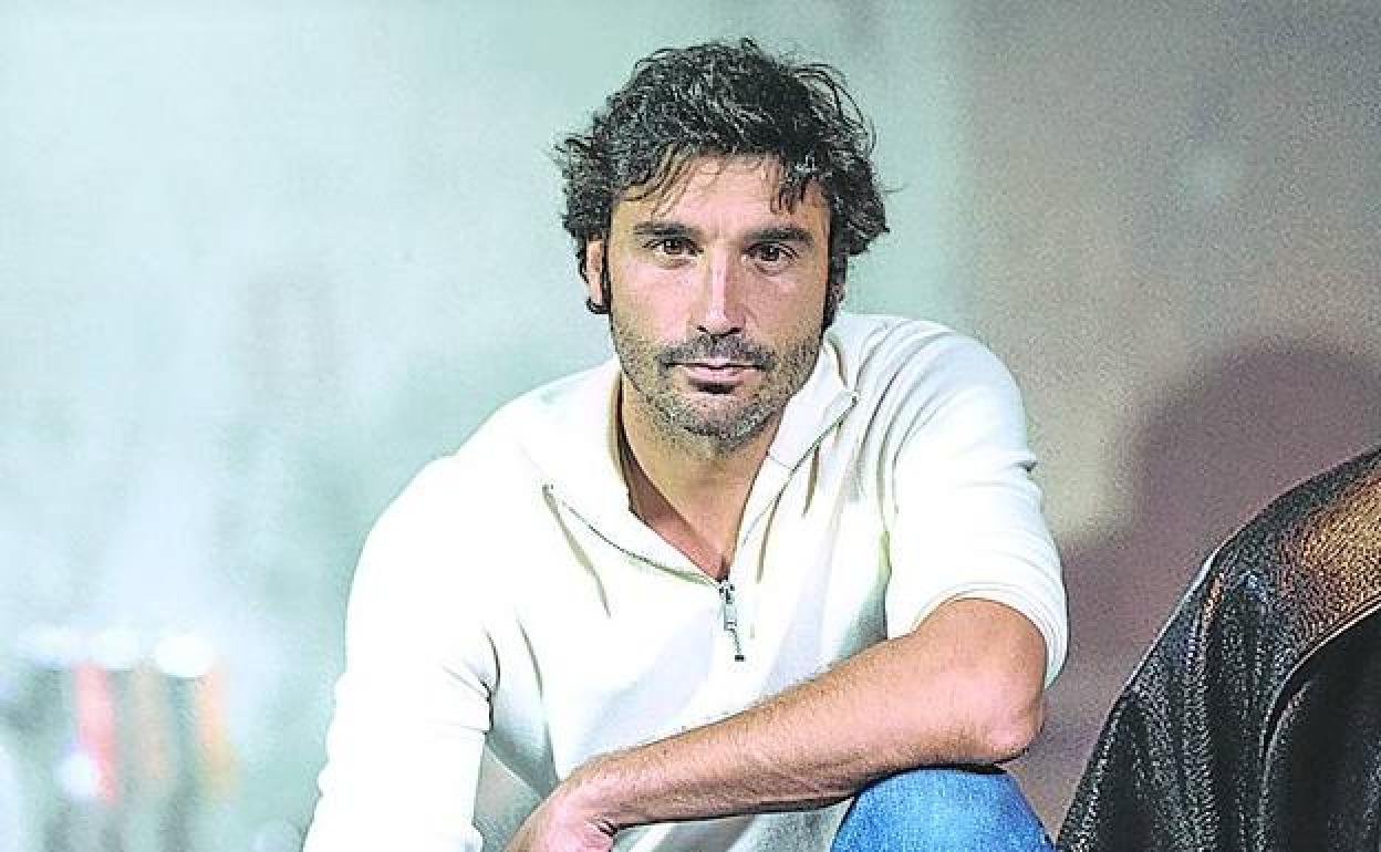 Álex García, tras la presentación de la serie en The Garage. 