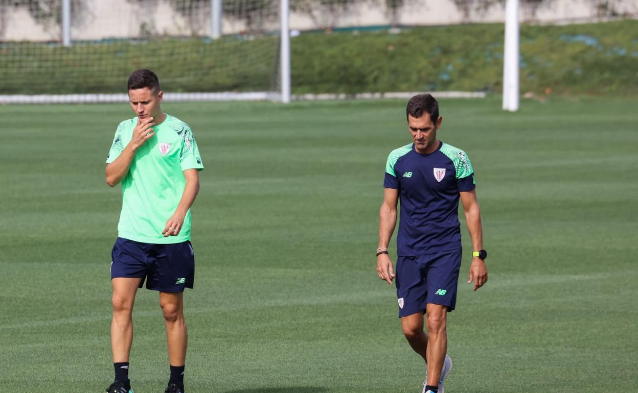 Ander Herrera se ejercita el jueves con el recuperador Xabier Clemente.