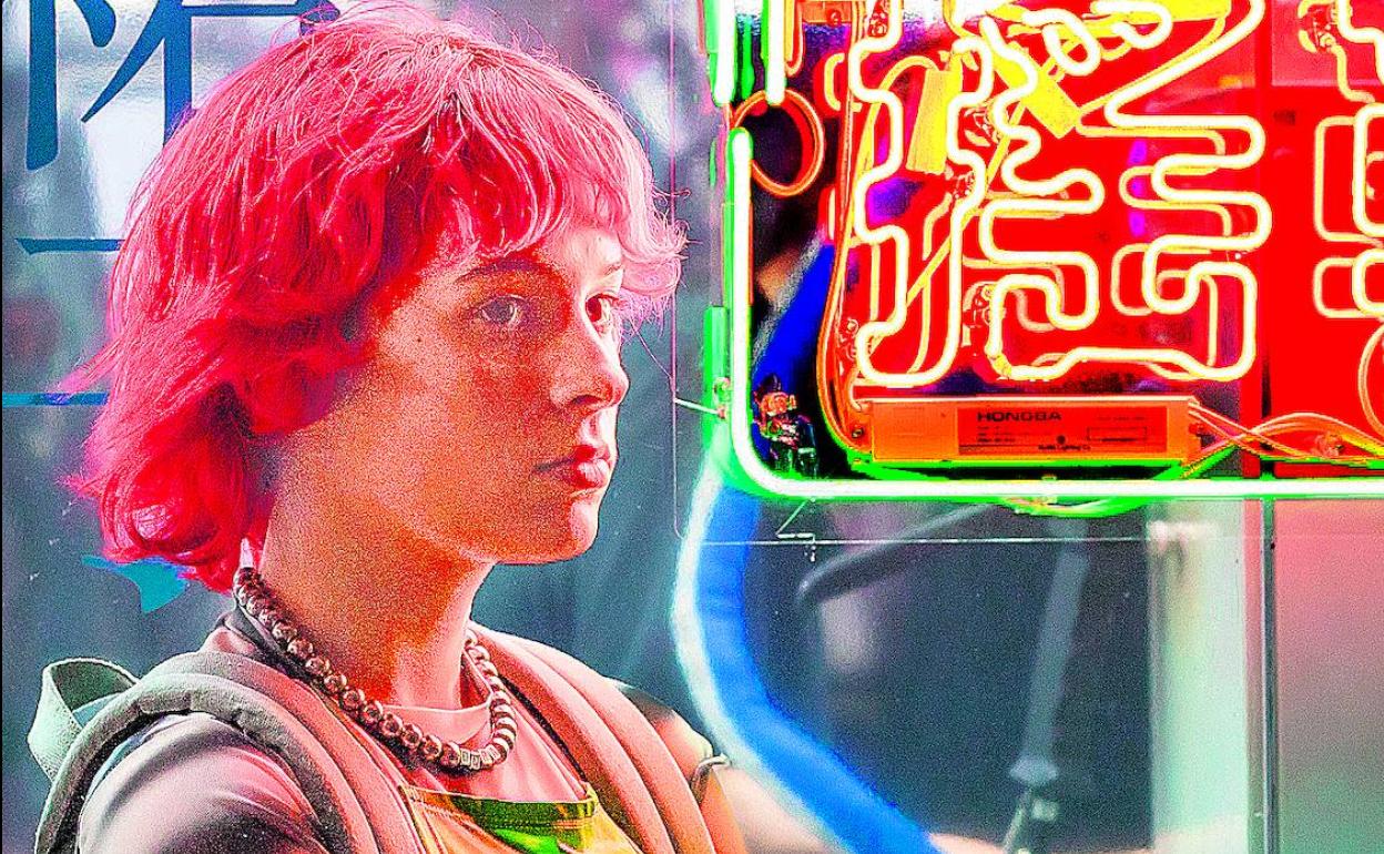 La cantante Dora debuta como actriz en 'Rainbow', personal versión de 'El mago de Oz' a cargo de Paco León. 