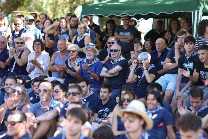 Fotos: Bermeo celebra la victoria de Urdaibai en plenas fiestas de la localidad