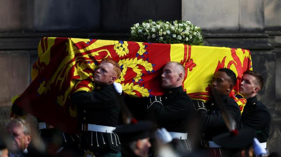 Procesión de Isabel II en Edimburgo