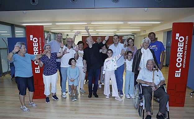 Los suscriptores de EL CORREO disfrutan con la magia de Lionel Gallardo