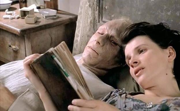 Ralph Fiennes y Juliette Binoche en 'El paciente inglés'. 