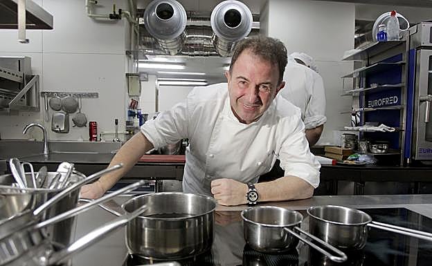 Martín Berasategui, en su cocina. 