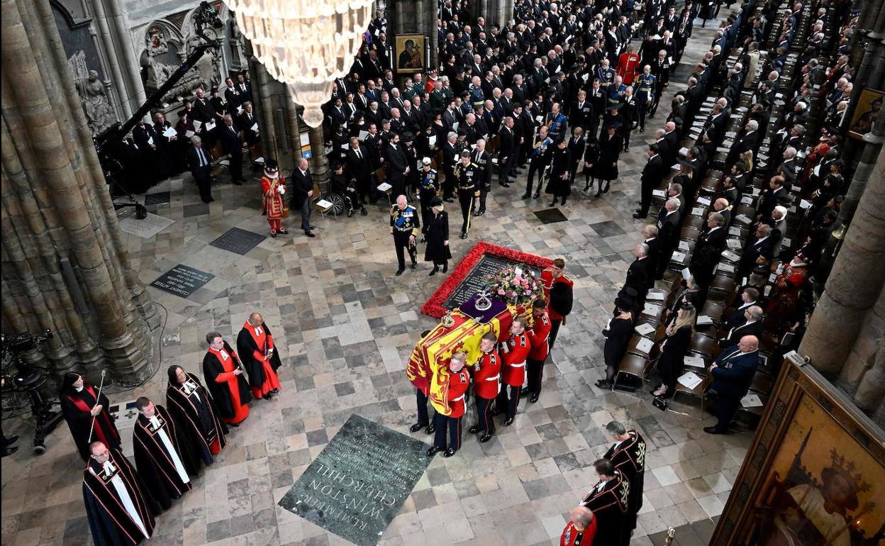 Adiós a la reina ejemplar