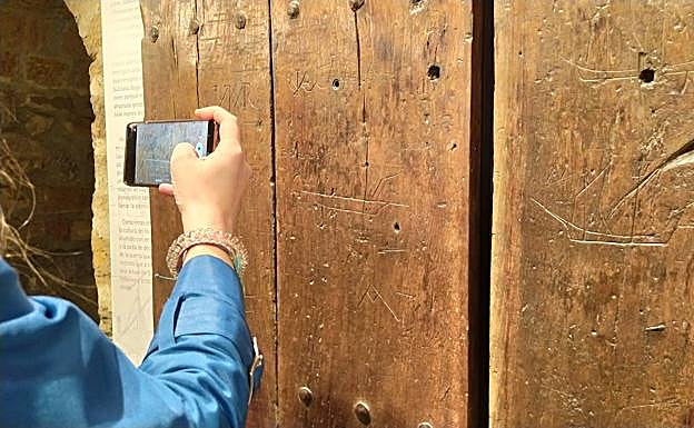 La mayoría de los grabados son siluetas de quechemarines, un tipo de barco muy común en el siglo XVIII.