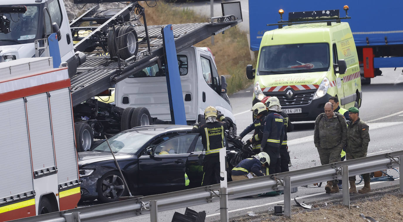 Fotos: Accidente múltiple en la A1 a la altura de Júndiz