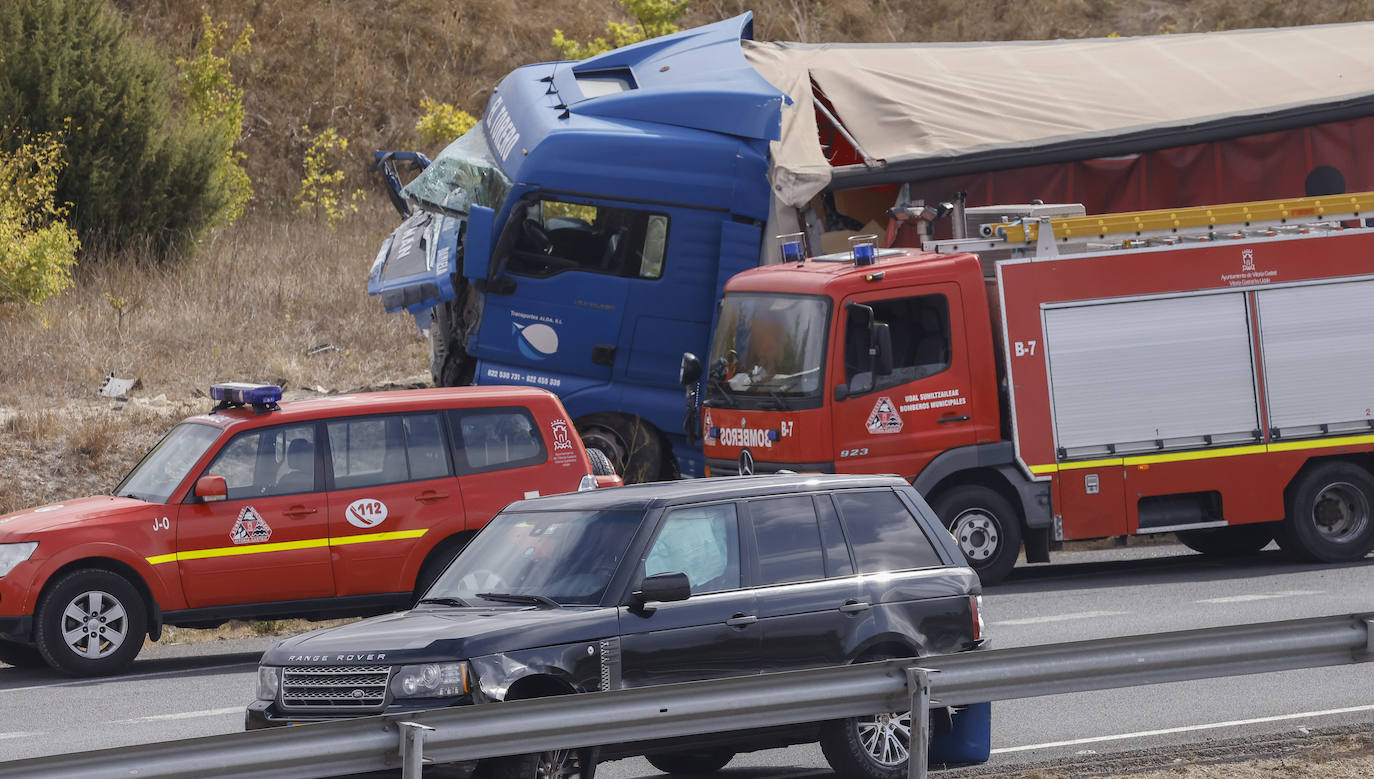 Fotos: Accidente múltiple en la A1 a la altura de Júndiz
