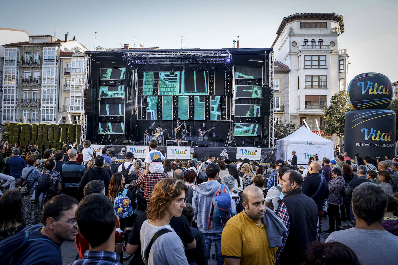 Fotos: Rock y &#039;gominolas&#039; para los diez años de la Green Capital