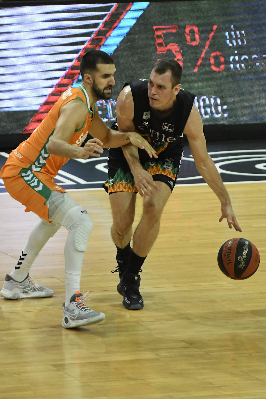 Fotos: Arrollador Bilbao Basket: el Surne gana al Betis (85-70) en Miribilla