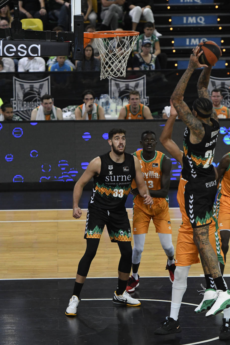 Fotos: Arrollador Bilbao Basket: el Surne gana al Betis (85-70) en Miribilla