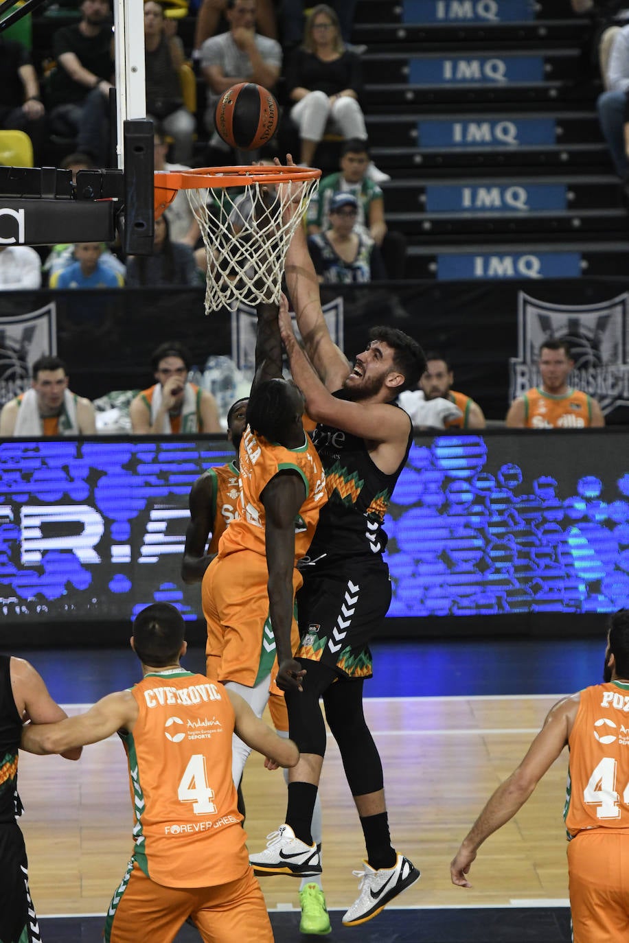 Fotos: Arrollador Bilbao Basket: el Surne gana al Betis (85-70) en Miribilla