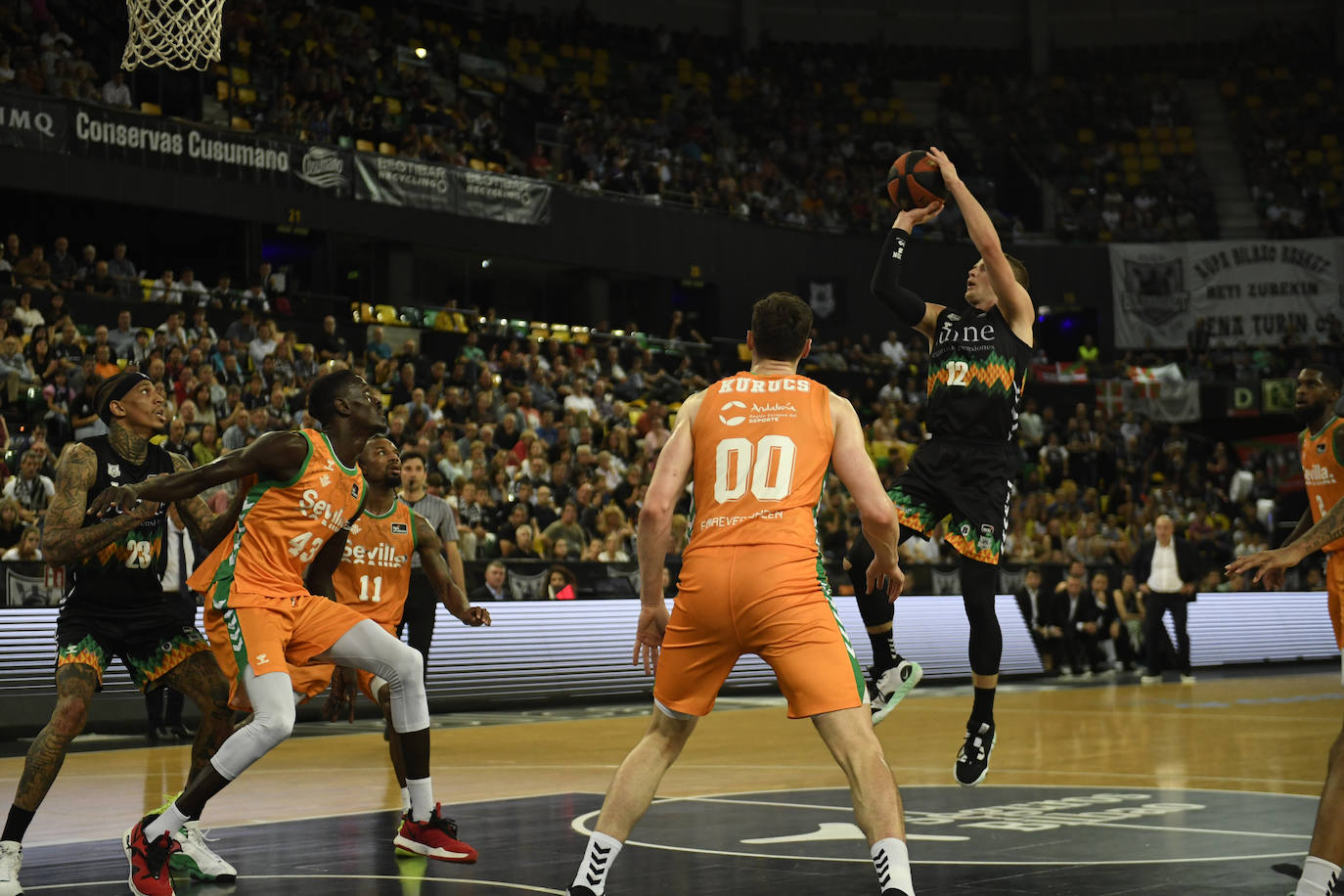 Fotos: Arrollador Bilbao Basket: el Surne gana al Betis (85-70) en Miribilla