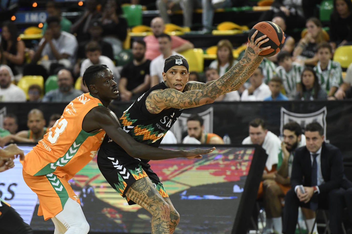 Fotos: Arrollador Bilbao Basket: el Surne gana al Betis (85-70) en Miribilla