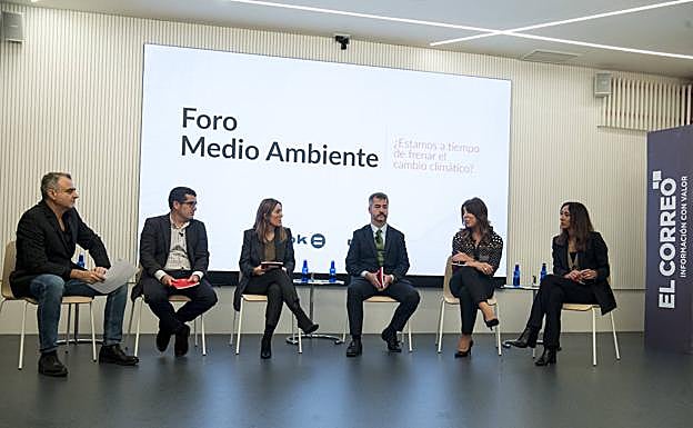 José Mari Reviriego moderó el coloquio entre Ibon Galarraga, Nora Sarasola, Borja de la Rica, Janire Bijueska y Carolina Najar. 