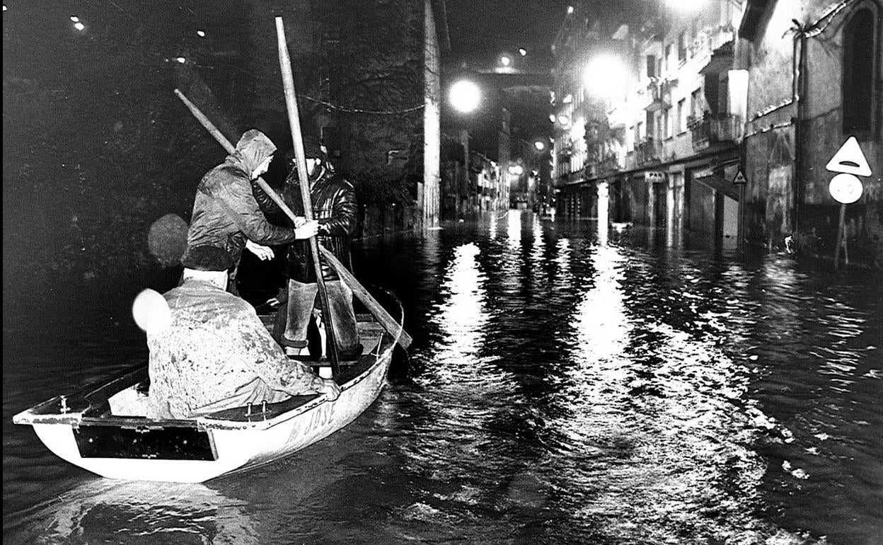 Abusu auzoa Bilboko uholdeetan 1983an.