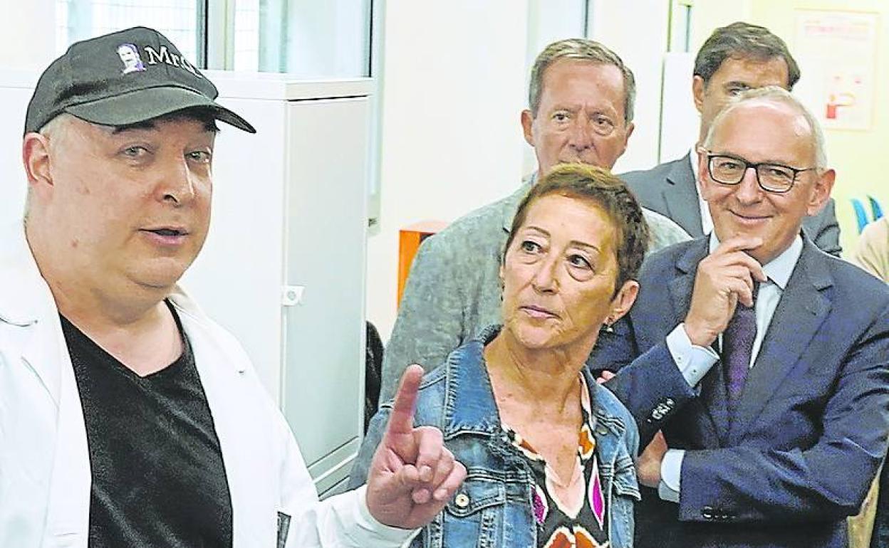 García de Salazar, en el centro, y González en el acto de ayer.